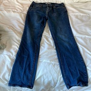 Size 6 Levi’s straight legged 505s